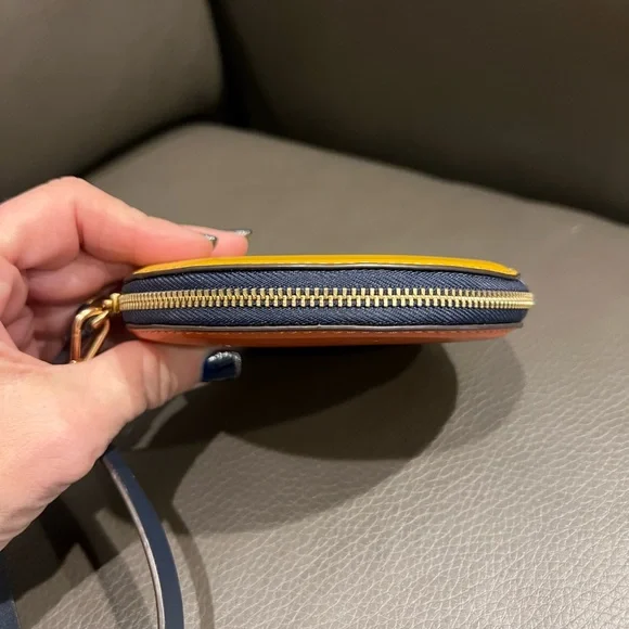 Kate Spade Vibrant Orange Circle Wristlet - Picture 4 of 6